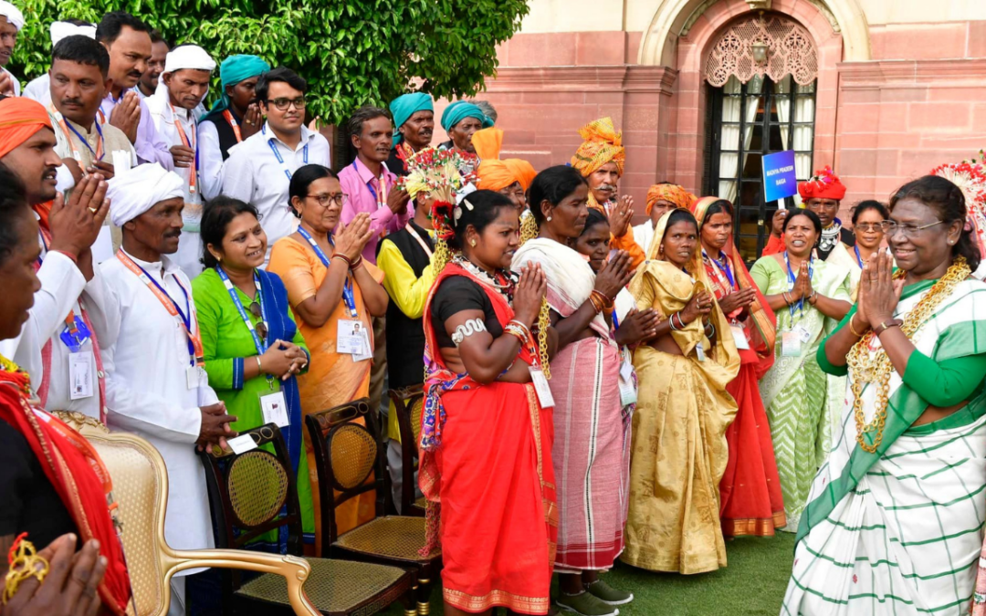 महामहिम राष्ट्रपति द्रौपदी मुर्मू और आदिवासी महिलाएं
