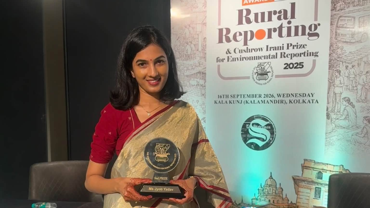 Jyoti Yadav with her award